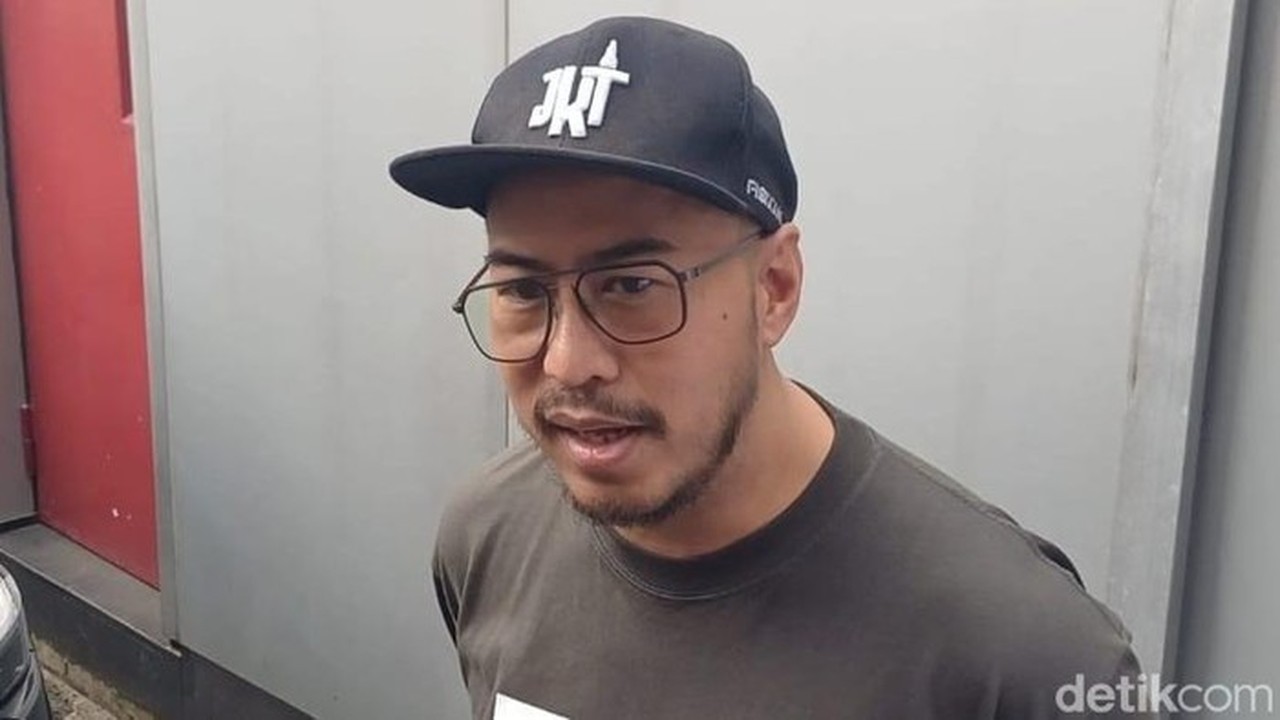 Pandji Pragiwaksono Angkat Bicara soal Laporan Polisi Terkait Materi Stand-Up “Mens Rea” Pandji Pragiwaksono Angkat Bicara soal Laporan Polisi Terkait Materi Stand-Up “Mens Rea”