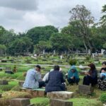 Tradisi Ziarah Makam Jelang Ramadan: Pengingat Keluarga dan Momen Spiritual di TPU Menteng Pulo
