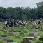 Jelang Ramadan, TPU Menteng Pulo Ramai Peziarah: Tradisi Ziarah Makam Jelang Puasa