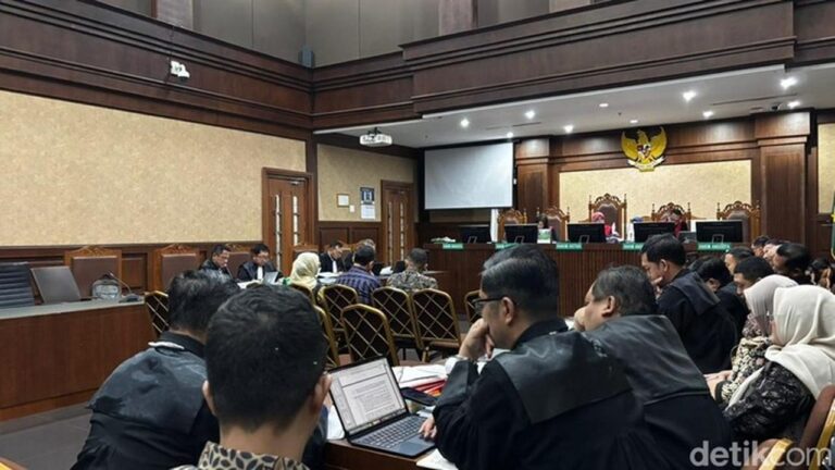Dua Arti ‘LC’ di Sidang Kasus Pemerasan Kemnaker Bikin Jaksa Penasaran Dua Arti ‘LC’ di Sidang Kasus Pemerasan Kemnaker Bikin Jaksa Penasaran
