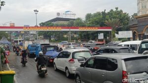 Libur Imlek, Arus Kendaraan Menuju Puncak Bogor Terpantau Padat Merayap