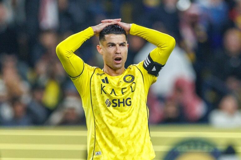 Ronaldo Belum Juara Bersama Al Nassr, Al Hilal Justru Borong 8 Trofi Sejak 2023 Ronaldo Belum Juara Bersama Al Nassr, Al Hilal Justru Borong 8 Trofi Sejak 2023
