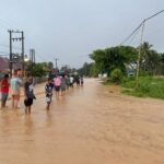 Banjir Landa Seluruh Tapteng, Jembatan Putus Akibat Hujan Deras