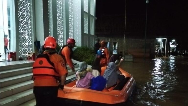 Sungai Citalahab Meluap Lagi, Tanggul Jebol, Ratusan Rumah di Ciamis Terendam Banjir