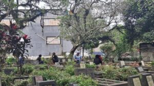 Menjelang Ramadan, TPU Dreded Bogor Dipadati Peziarah untuk Ziarah Makam Keluarga