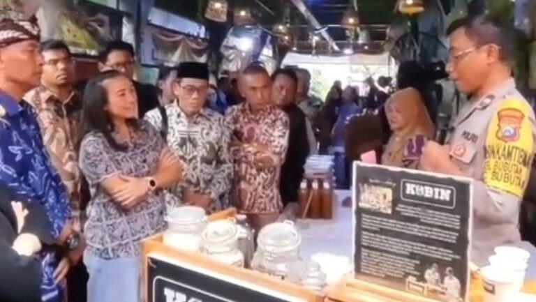 KOBIN Aipda Sugeng: Kopi Keliling yang Dekatkan Polisi dan Warga Surabaya