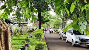 Tradisi Ziarah Jelang Ramadan: TPU Karet Bivak Jakarta Pusat Dipadati Peziarah