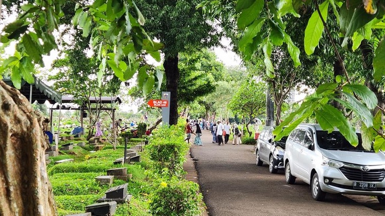 Tradisi Ziarah Jelang Ramadan: TPU Karet Bivak Jakarta Pusat Dipadati Peziarah