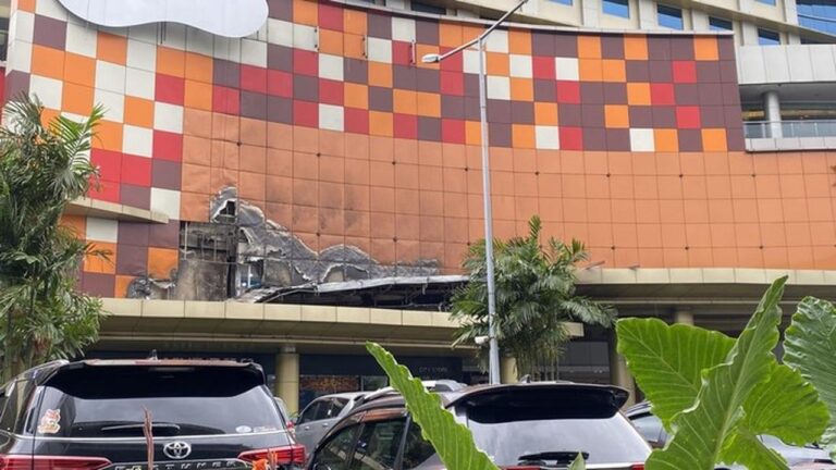 Mal Ciputra Cibubur Terbakar Akibat Percikan Las Reklame, Begini Kondisinya Mal Ciputra Cibubur Terbakar Akibat Percikan Las Reklame, Begini Kondisinya