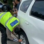 Apresiasi Kakorlantas untuk Polantas PJR Cipularang yang Bantu Pengemudi Pecah Ban