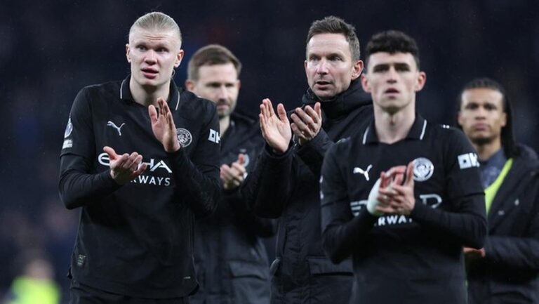 Arsenal Makin Jauh, Man City Fokus Kompetisi Lain? Guardiola Enggan Menyerah Arsenal Makin Jauh, Man City Fokus Kompetisi Lain? Guardiola Enggan Menyerah