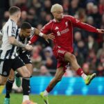 Wayne Rooney: Alexander Isak Harus Khawatir dengan Performa Cemerlang Ekitike di Liverpool