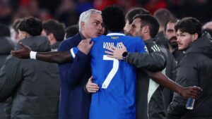 Jose Mourinho Kritik Selebrasi Vinicius Junior: ‘Tidak Sopan dan Memanasi Lawan’
