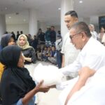 Andre Rosiade Salurkan 5.000 Paket Sembako untuk Warga Sijunjung Jelang Ramadan