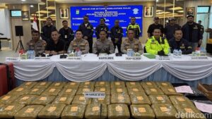Polres Tangsel Sita 40 Kg Ganja dari Pengedar Lintas Provinsi di Tol Bitung-Serpong