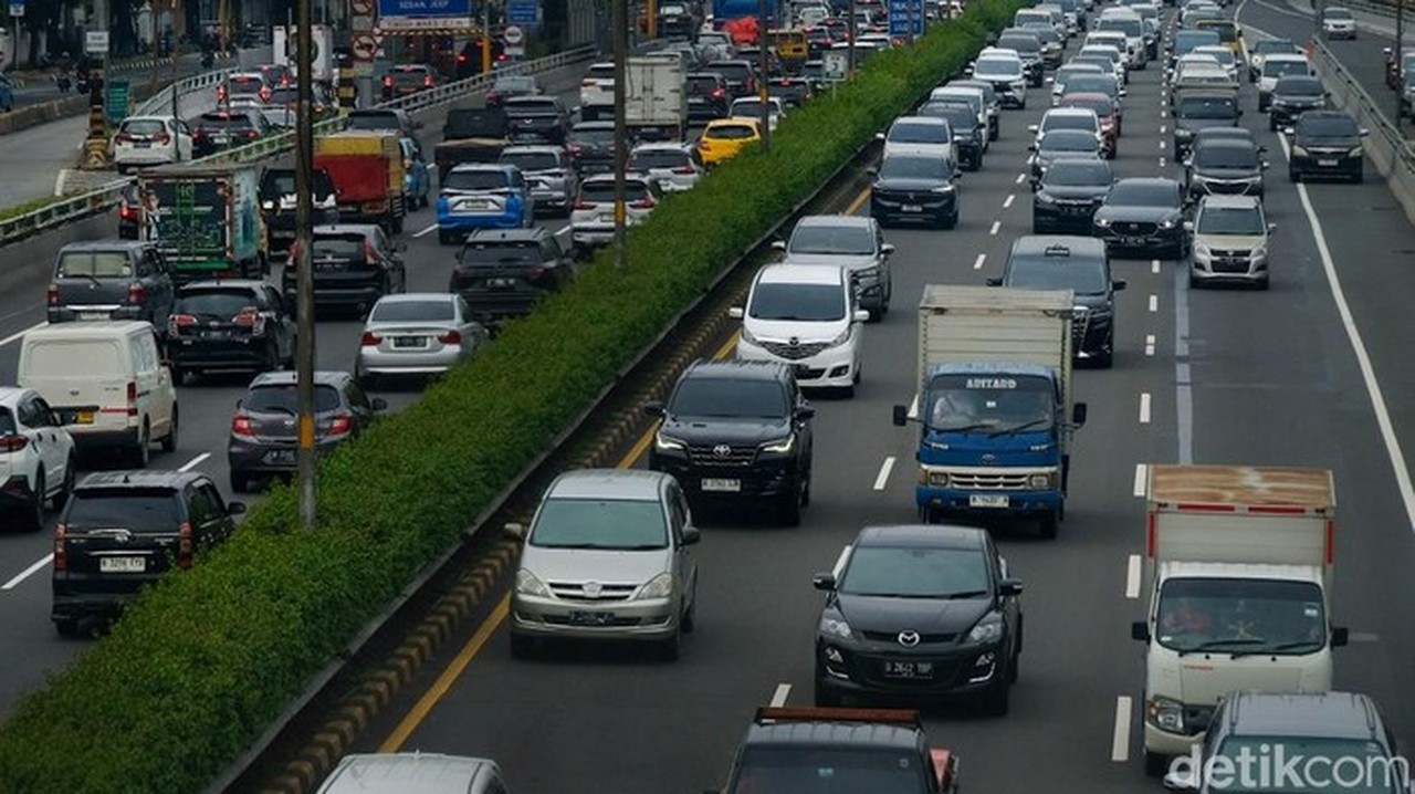 Hari Pertama Puasa Ramadan, Tol Jagorawi hingga Japek Padat, Kecelakaan Beruntun di Tol Dalam Kota