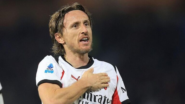 AC Milan Ingin Pertahankan Luka Modric, Gelandang Veteran Kroasia Diincar Perpanjangan Kontrak AC Milan Ingin Pertahankan Luka Modric, Gelandang Veteran Kroasia Diincar Perpanjangan Kontrak