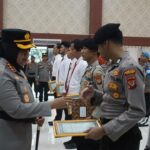 Kapolres Bekasi Beri Penghargaan 39 Anggota, Tekankan Pelayanan Humanis dan Respons Cepat