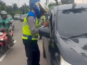 ETLE Mobile Handheld Presisi: Polda Metro Tingkatkan Pengawasan Pelanggaran Lalu Lintas Secara Dinamis