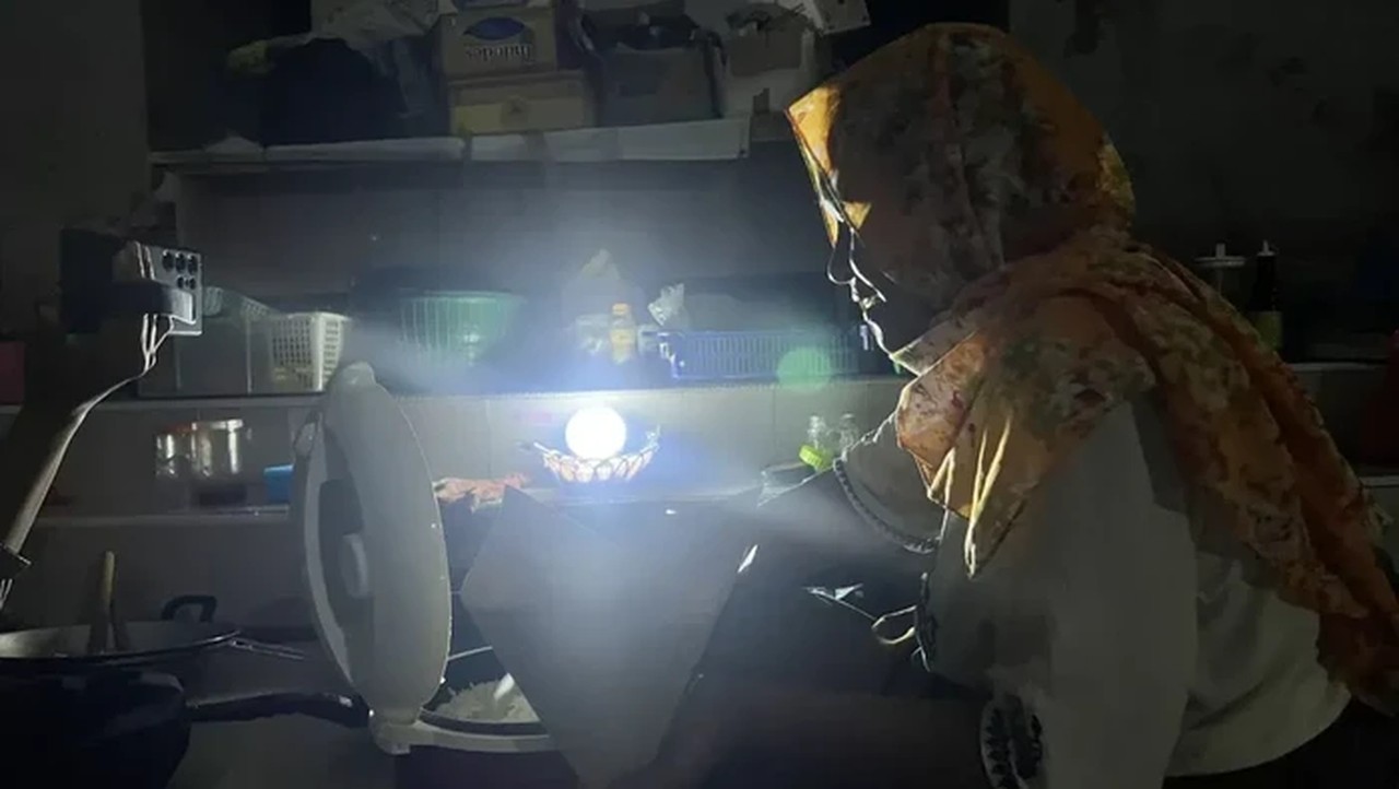 Berkah Ramadan di Pengungsian Aceh: Nur Lamek Jual Menu Sahur untuk Praja IPDN Berkah Ramadan di Pengungsian Aceh: Nur Lamek Jual Menu Sahur untuk Praja IPDN