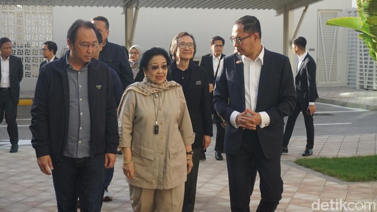 Megawati Kunjungi KBRI Abu Dhabi, Bahas Pelayanan WNI dan Dinamika Geopolitik Timur Tengah Megawati Kunjungi KBRI Abu Dhabi, Bahas Pelayanan WNI dan Dinamika Geopolitik Timur Tengah