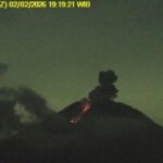 Gunung Semeru Kembali Mengamuk: Tiga Kali Erupsi Malam Ini, Kolom Abu Capai 1 Km