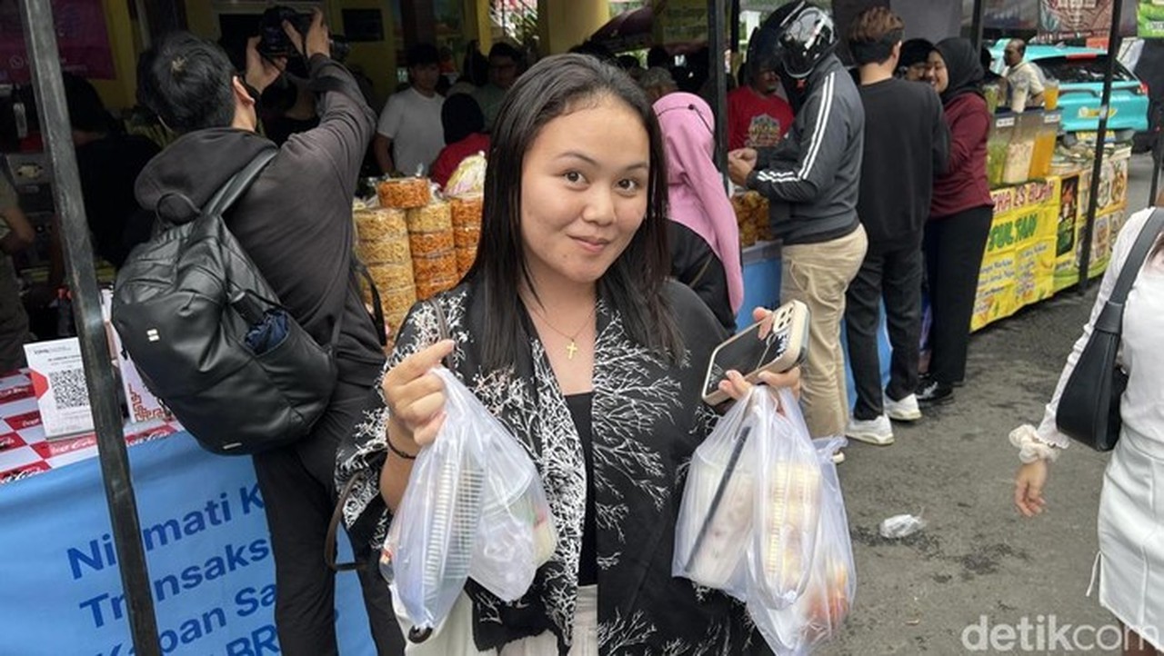 Cerita Warga Non-Muslim Ikut ‘War’ Takjil di Benhil, Nikmati Ragam Kuliner Ramadan