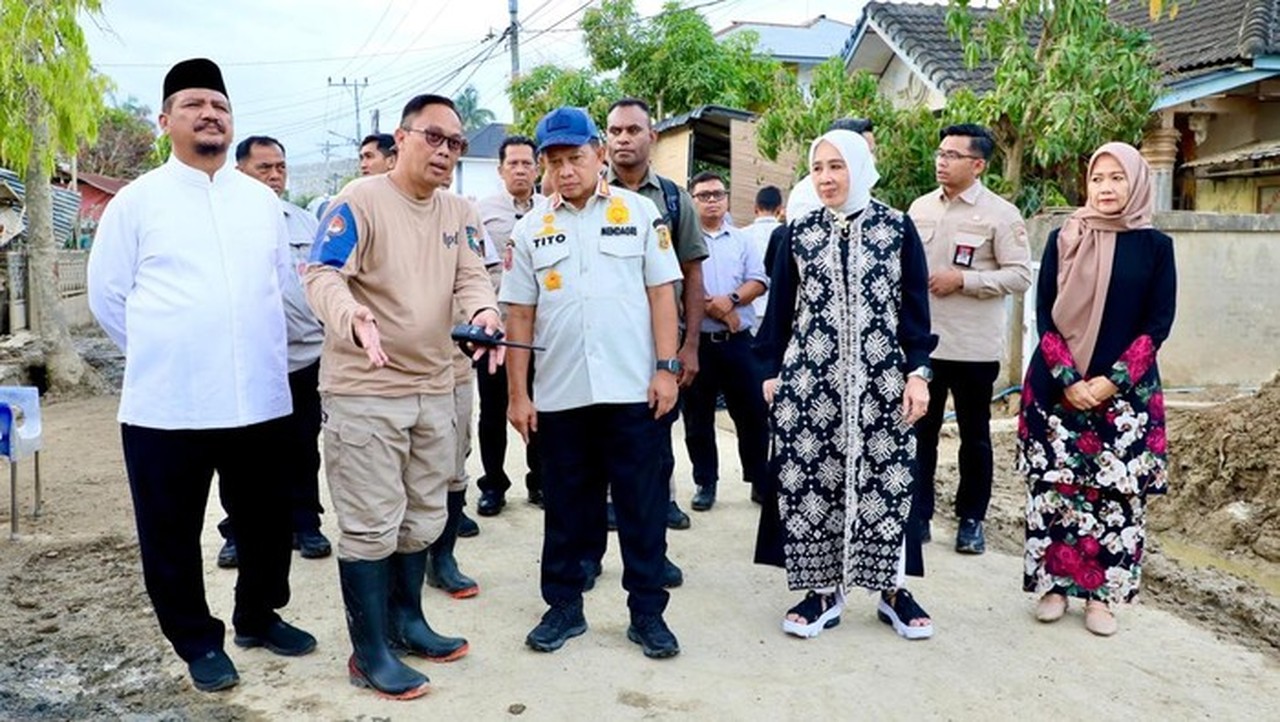 Mendagri Tito Karnavian Pantau Pembersihan Lumpur Pascabanjir di Aceh Tamiang Mendagri Tito Karnavian Pantau Pembersihan Lumpur Pascabanjir di Aceh Tamiang