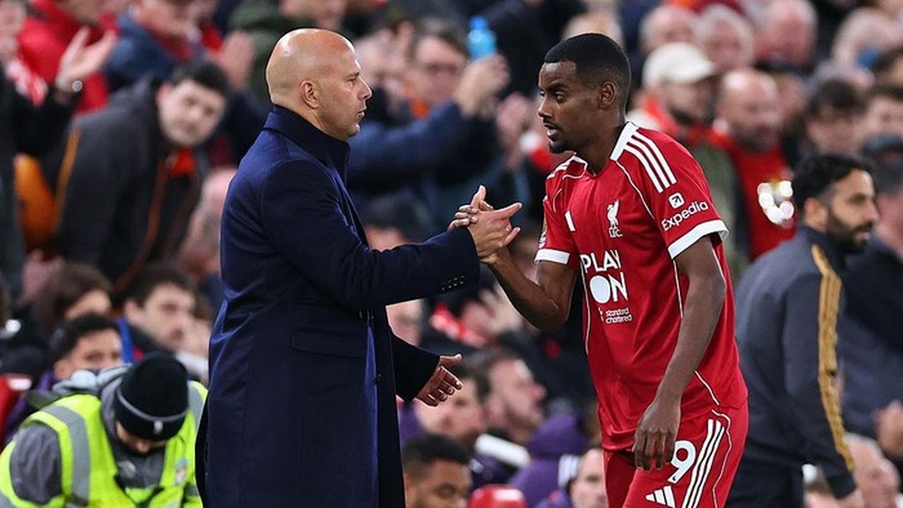 Arne Slot Kecewa Tak Bisa Maksimalkan Alexander Isak Musim Ini, Optimistis Musim Depan