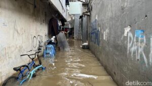 Kali Angke Meluap, Rawa Buaya Jakarta Barat Terendam Banjir Setinggi 70 Cm