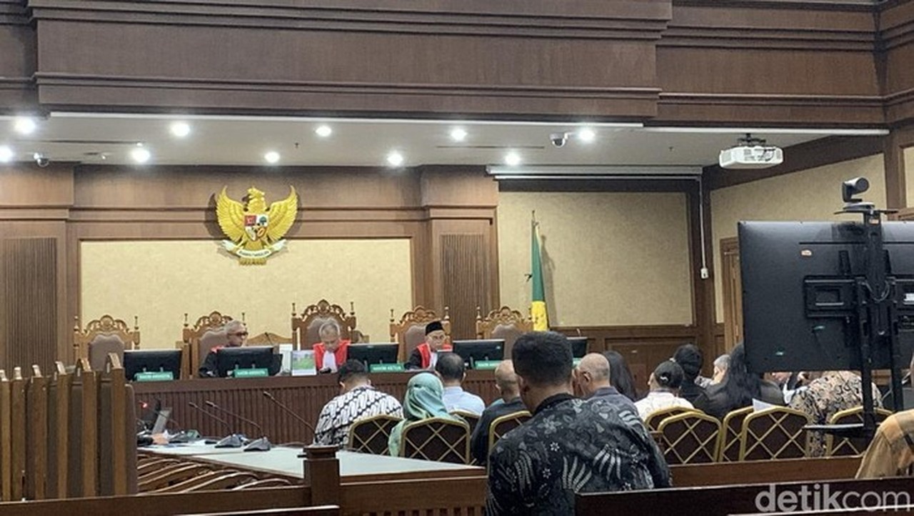 Saksi Ungkap Alasan Kredit Miliaran Rezky Herbiyono: Pertimbangan Menantu Sekretaris MA Nurhadi