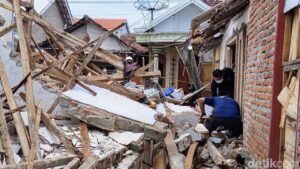 Ledakan Petasan di Situbondo: Lubang 52 Cm Ditemukan, 1 Tewas dan 12 Rumah Hancur