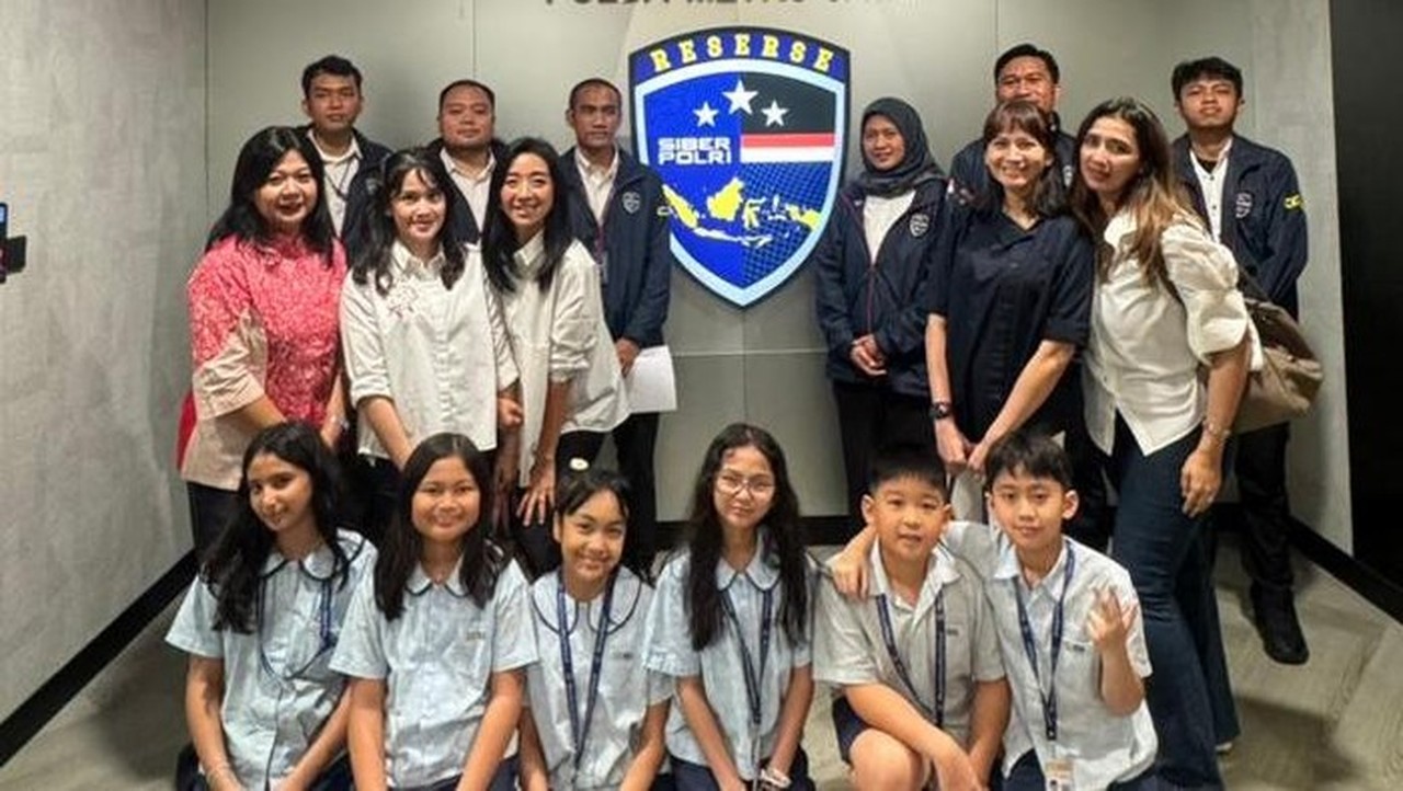 Siswa Sekolah Cikal dan Mentari Belajar Bahaya Kejahatan Siber di Polda Metro Jaya Siswa Sekolah Cikal dan Mentari Belajar Bahaya Kejahatan Siber di Polda Metro Jaya