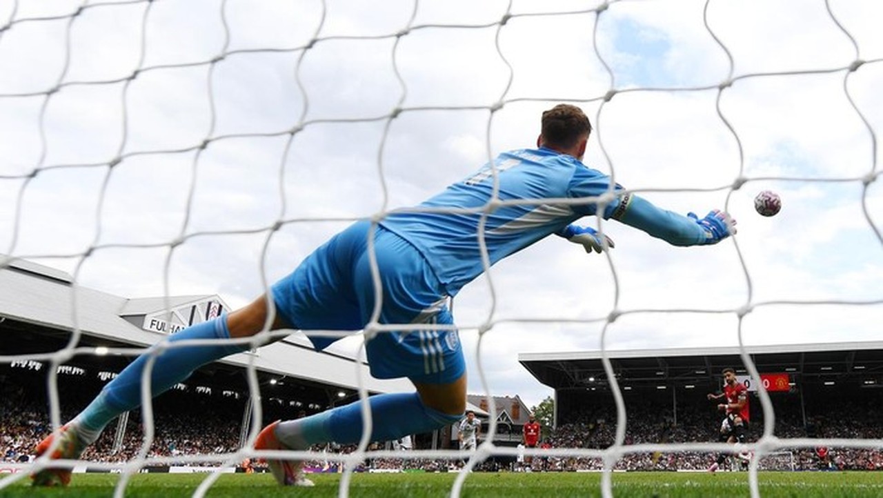 Tendangan Penalti Konyol: Eksekutor Rochdale Berujung Tendangan Bebas untuk Lawan