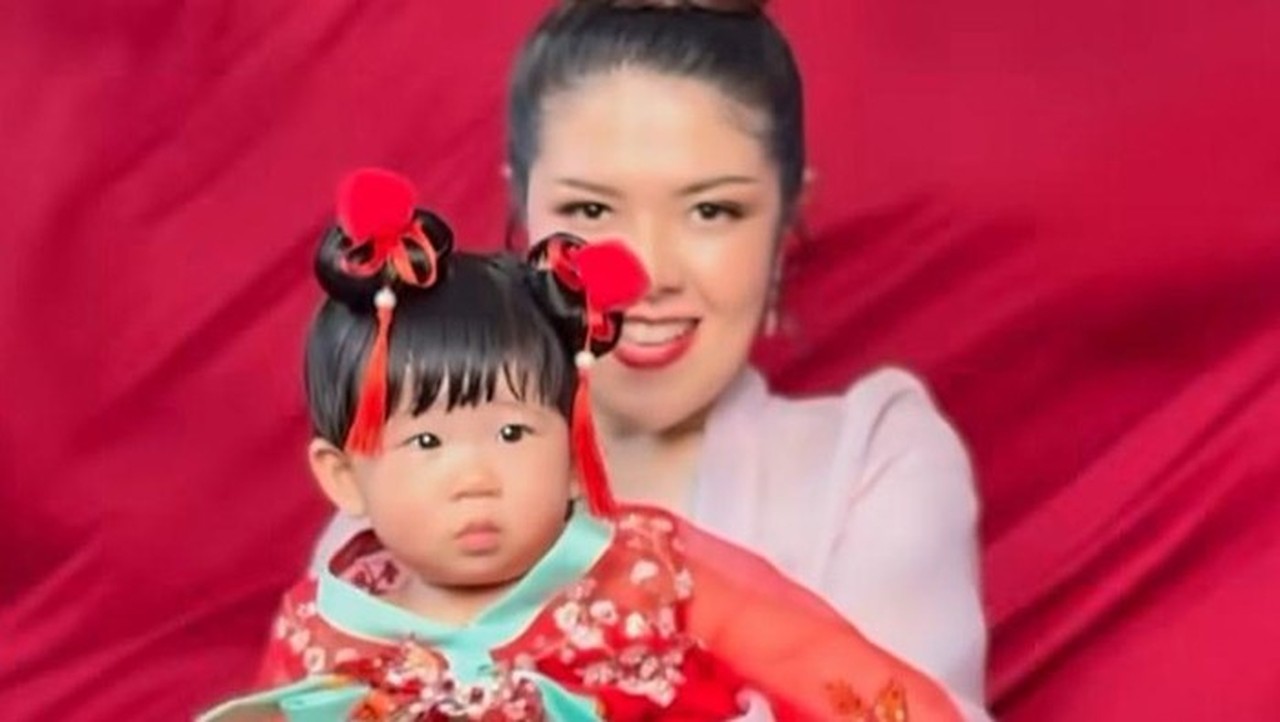 Tina Toon Ungkap Alasan Baru Kenalkan Anak Setelah Usia 1 Tahun Lebih