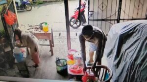 Pria Bermasker Curi Uang Modal Nenek Atnah, Penjual Nasi Uduk di Bekasi: “Tidak Bisa Jualan Lagi”