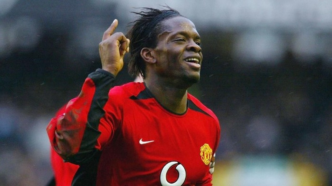 Louis Saha Usulkan Dua Gelandang Top Ini Sebagai Pengganti Casemiro di Manchester United Louis Saha Usulkan Dua Gelandang Top Ini Sebagai Pengganti Casemiro di Manchester United