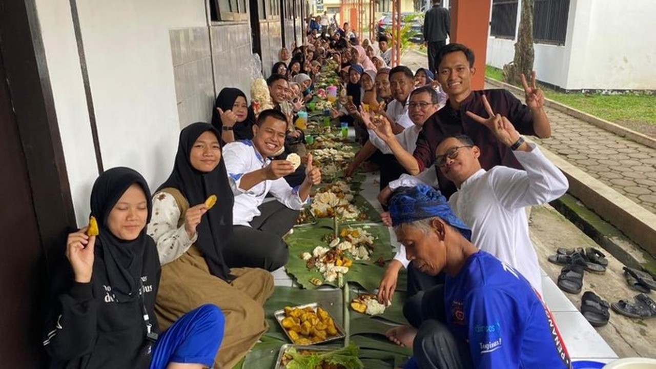 Kisah Muhtadin: Wali Asrama SRMP 9 Bandung Bentuk Karakter Siswa dan Perangi Kemiskinan