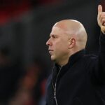 Arne Slot Balas Sindiran Wayne Rooney Soal Karisma Pelatih Juara Liverpool