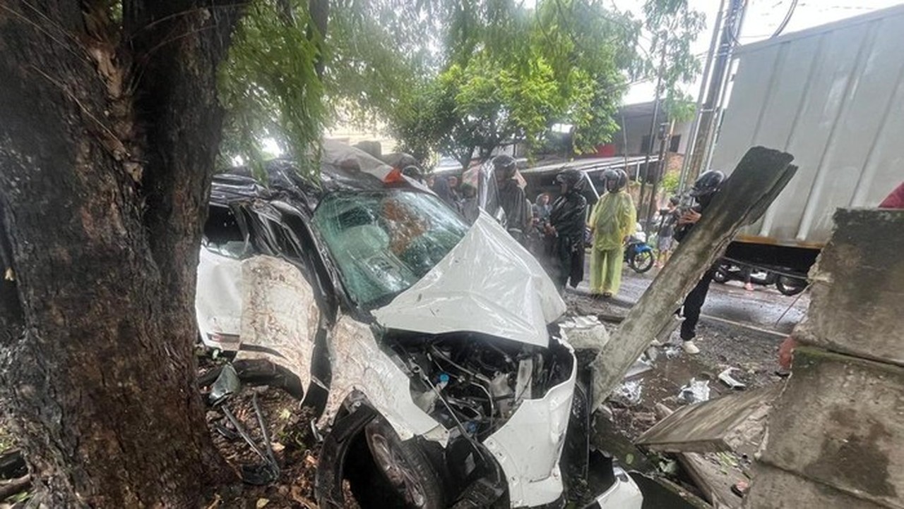 Istri Anggota DPRD Sulsel Meninggal Dunia Akibat Kecelakaan Tunggal di Tol Makassar Istri Anggota DPRD Sulsel Meninggal Dunia Akibat Kecelakaan Tunggal di Tol Makassar