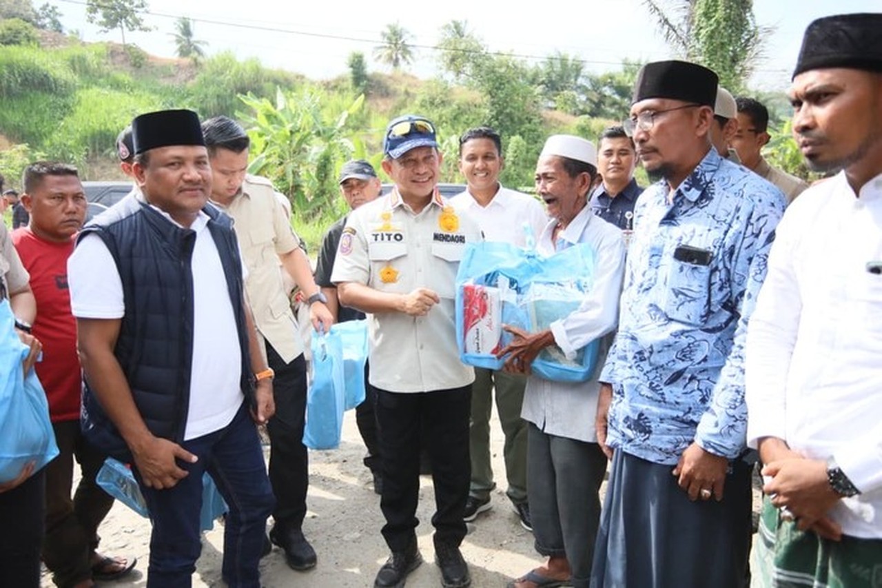 Tito Karnavian Puji Progres Pemulihan Pascabencana Bireuen, Akses Logistik Normal Kembali Tito Karnavian Puji Progres Pemulihan Pascabencana Bireuen, Akses Logistik Normal Kembali