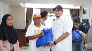Andre Rosiade Salurkan 5.000 Paket Sembako di Pariaman Sambut Ramadan dan HUT Gerindra