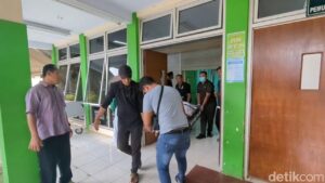 Tiga Remaja Putri Tewas Tersambar Kereta Api Saat Asyik Berswafoto di Batang