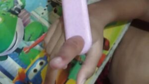 Jari Bocah 11 Tahun Terjebak di Lubang Gayung, Damkar Depok Turun Tangan