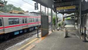 Akses Stasiun Pondok Cina Depok Berubah, Penyeberangan Rel Ditutup Demi Keselamatan