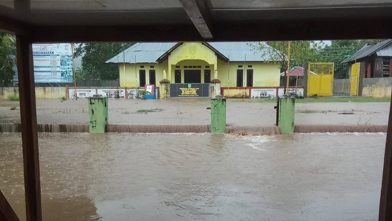 Enam Desa di Bima NTB Terendam Banjir, Jalan Raya Berubah Jadi Aliran Sungai