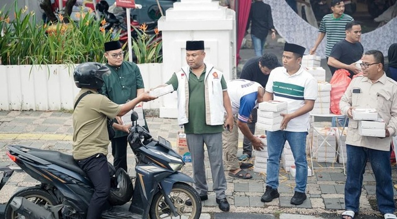 Gerindra Sumut Bagikan 1.000 Takjil Tiap Hari, Bentuk Kepedulian Prabowo pada Masyarakat
