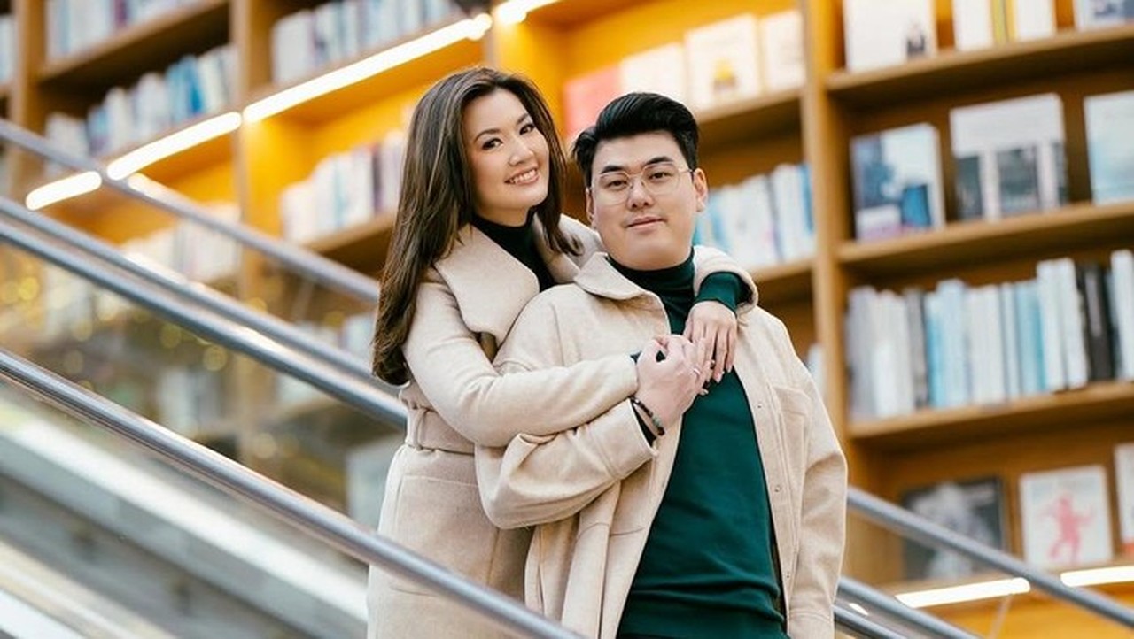 Asty Ananta Rela Terbentur Meja demi Konten Viral Bersama Suami