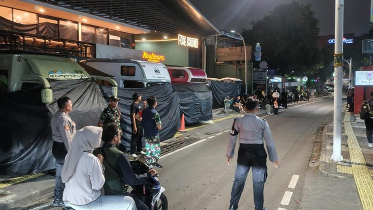 Syuting Film Lisa BLACKPINK di Kemang, Polisi Atur Lalu Lintas Akibat Keramaian Warga
