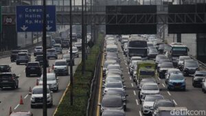 Senin Pagi, Kepadatan Lalu Lintas Melanda Sejumlah Tol Arah Jakarta